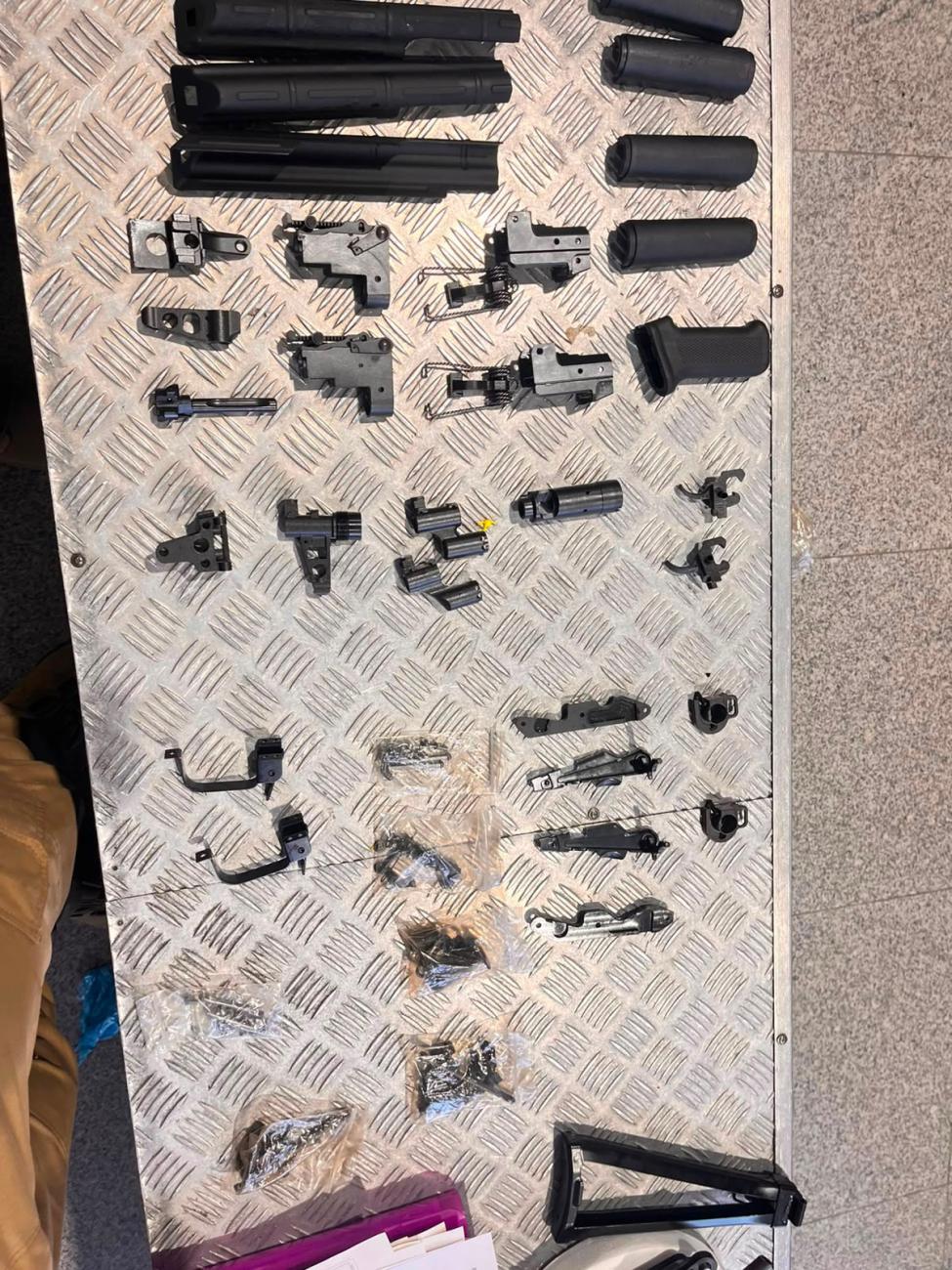 Piezas de armas secuestradas