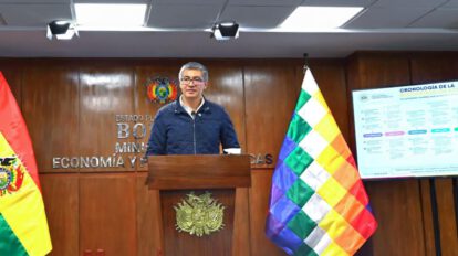 El ministro de Economía y Finanzas Públicas, José Gabriel Espinoza. hoy en conferencia de prensa