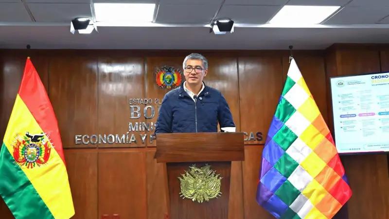 El ministro de Economía y Finanzas Públicas, José Gabriel Espinoza