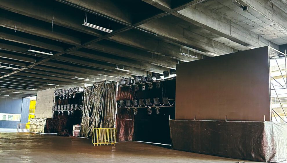 El Campo Ferial Chuquiago prepara más de 100 m² de pantallas LED distribuidos en tres pantallas gigantes.
