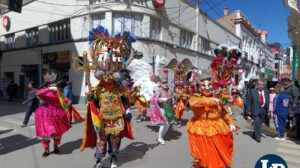 Recorrido por la plaza 10 de febrero de Oruro