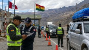 Policías de Bolivia y Perú coordinan estrategias de control en Desaguadero