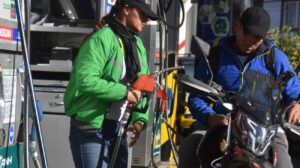 Bolivia destina entre $us 40 y 50 millones por semana para garantizar el abastecimiento de combustibles, según Espinoza