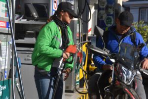 Bolivia destina entre $us 40 y 50 millones por semana para garantizar el abastecimiento de combustibles, según Espinoza