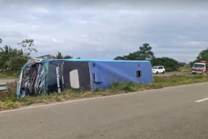 De manera preliminar, el hecho habría ocurrido debido al mal estado de la vía.