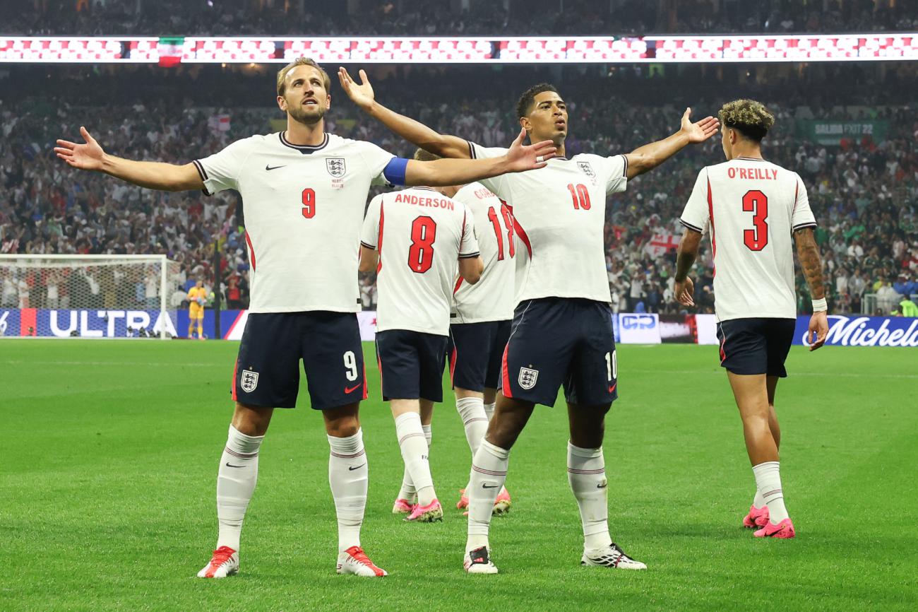 Harry Kane (i) y Jude Bellingham (c)