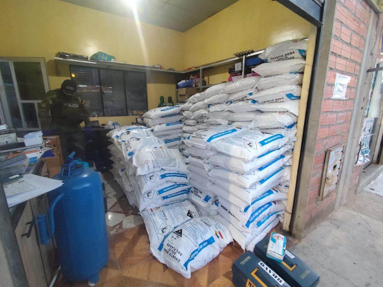 Acopio ilegal de precursores químicos descubierto por el Ministerio Público y la FELCN en una vivienda de El Alto