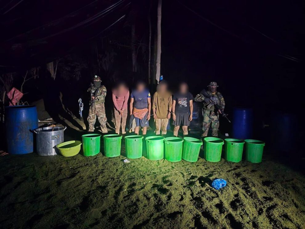 Efectivos de la FELCN aprehendieron a cinco personas en Cochabamba