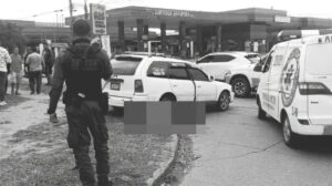 Choque entre dos vehículos deja al menos una fallecida y dos heridos en Santa Cruz