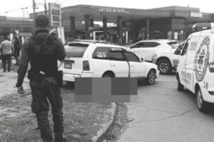 Choque entre dos vehículos deja al menos una fallecida y dos heridos en Santa Cruz
