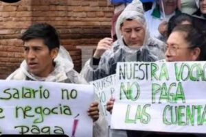 Profesionales de salud cumplen paro nacional en espera del pago de sus sueldos