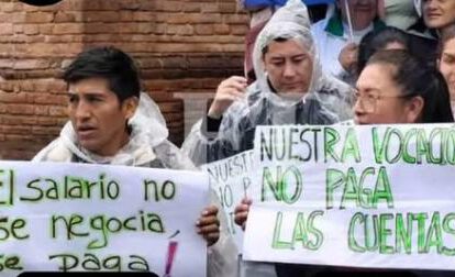 Profesionales de salud cumplen paro nacional en espera del pago de sus sueldos