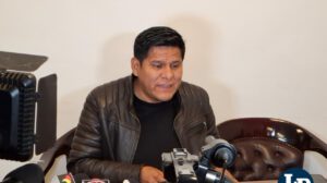 El diputado Pacheco en conferencia de prensa