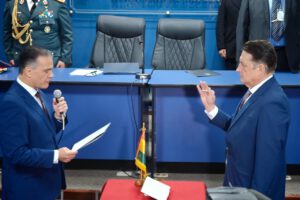 Juramento del nuevo Viceministro de Defensa Civil, Roberto Rivero Zimmermann.