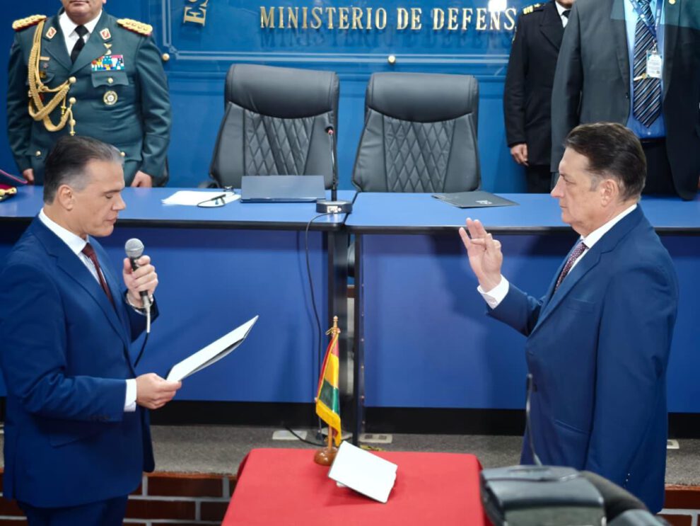 Juramento del nuevo Viceministro de Defensa Civil, Roberto Rivero Zimmermann.