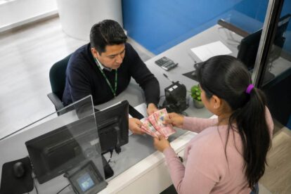 El Gobierno aprobó el Decreto Supremo 5654, mediante el cual regula los descuentos y retenciones aplicados por planilla a los sueldos de los servidores públicos y a las rentas de jubilados.
