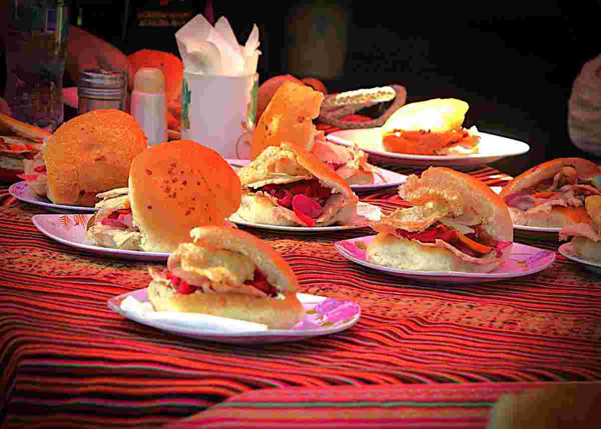 El sándwich de chola es una tradición paceña