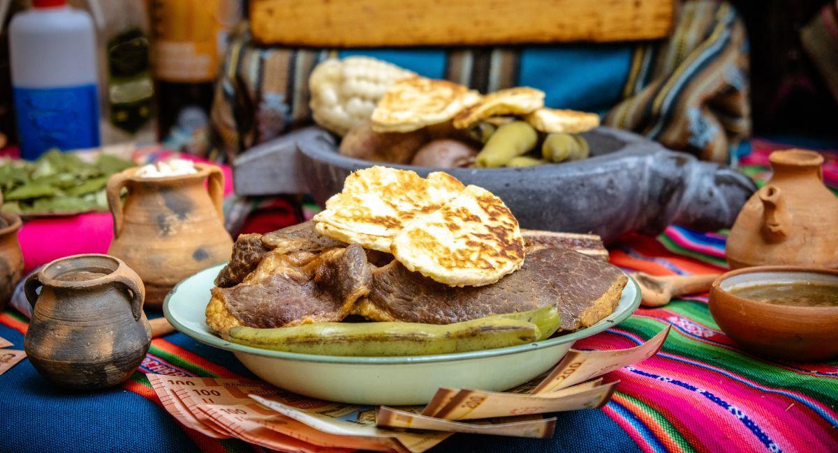 El plato paceño se hace con ingredientes originarios de la región