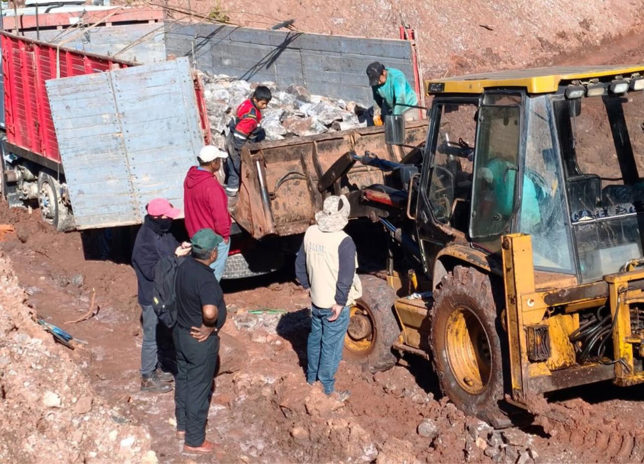 Personal de la AJAM inspecciona maquinaria pesada utilizada en la extracción