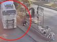 El instante preciso en que el tráiler arrolló a la mujer