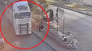 El instante preciso en que el tráiler arrolló a la mujer