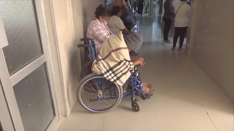 Médicos continúan en paro indefinido y pacientes siguen sin atención en hospitales