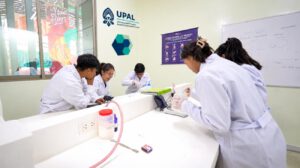En la UPAL Oruro formamos bioquímicos farmacéuticos que transforman el conocimiento científico en soluciones innovadoras