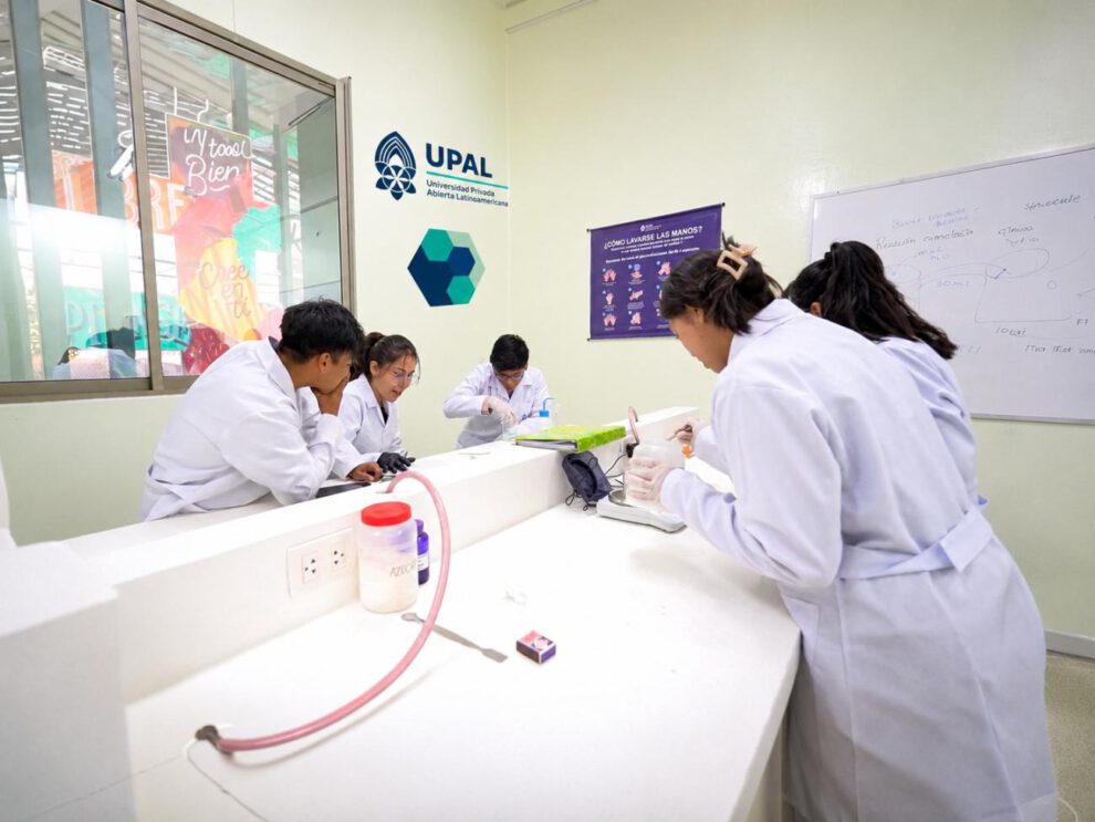 En la UPAL Oruro formamos bioquímicos farmacéuticos que transforman el conocimiento científico en soluciones innovadoras