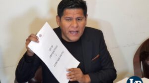 El diputado Pacheco en conferencia de prensa