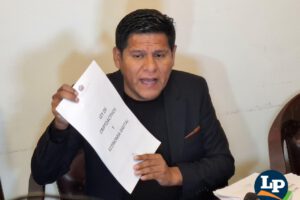 El diputado Pacheco en conferencia de prensa