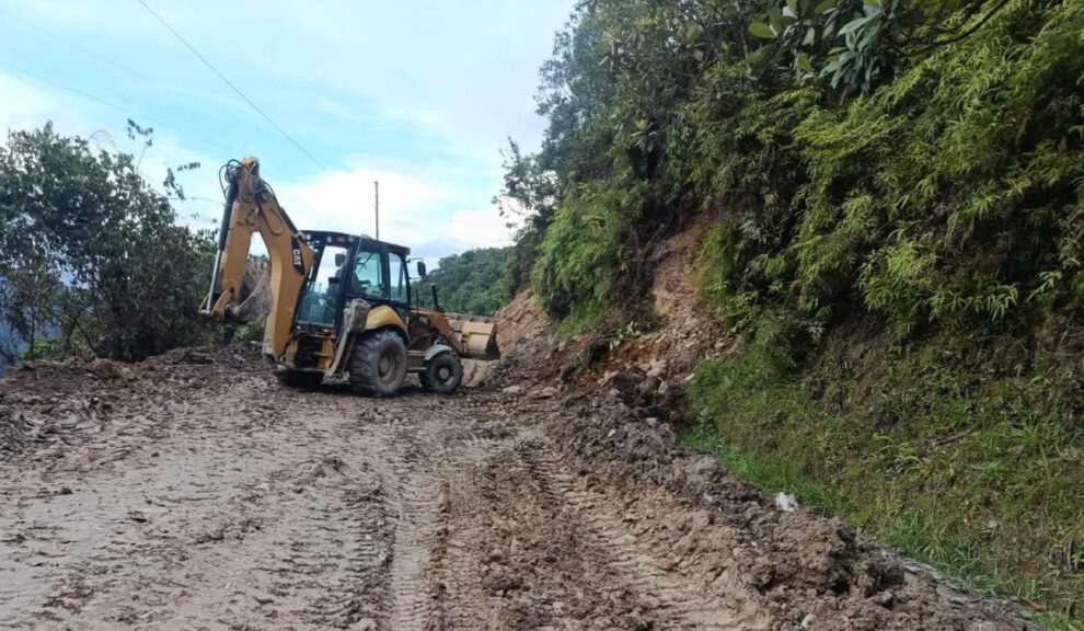 Paz explicó que se prevé inyectar en una primera fase al menos Bs 1.000 millones en obras viales y otros proyectos.