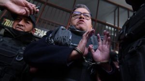 El excomandante de las Fuerzas Armadas, Juan José Zuñiga al salir del juzgado de La Paz, luego que se suspendiera el juicio oral por la toma militar de plaza Murillo del 26 de junio de 2024