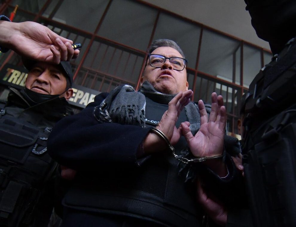 El excomandante de las Fuerzas Armadas, Juan José Zuñiga al salir del juzgado de La Paz, luego que se suspendiera el juicio oral por la toma militar de plaza Murillo del 26 de junio de 2024