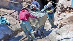 Actividad minera en el cerro Rico de Potosí