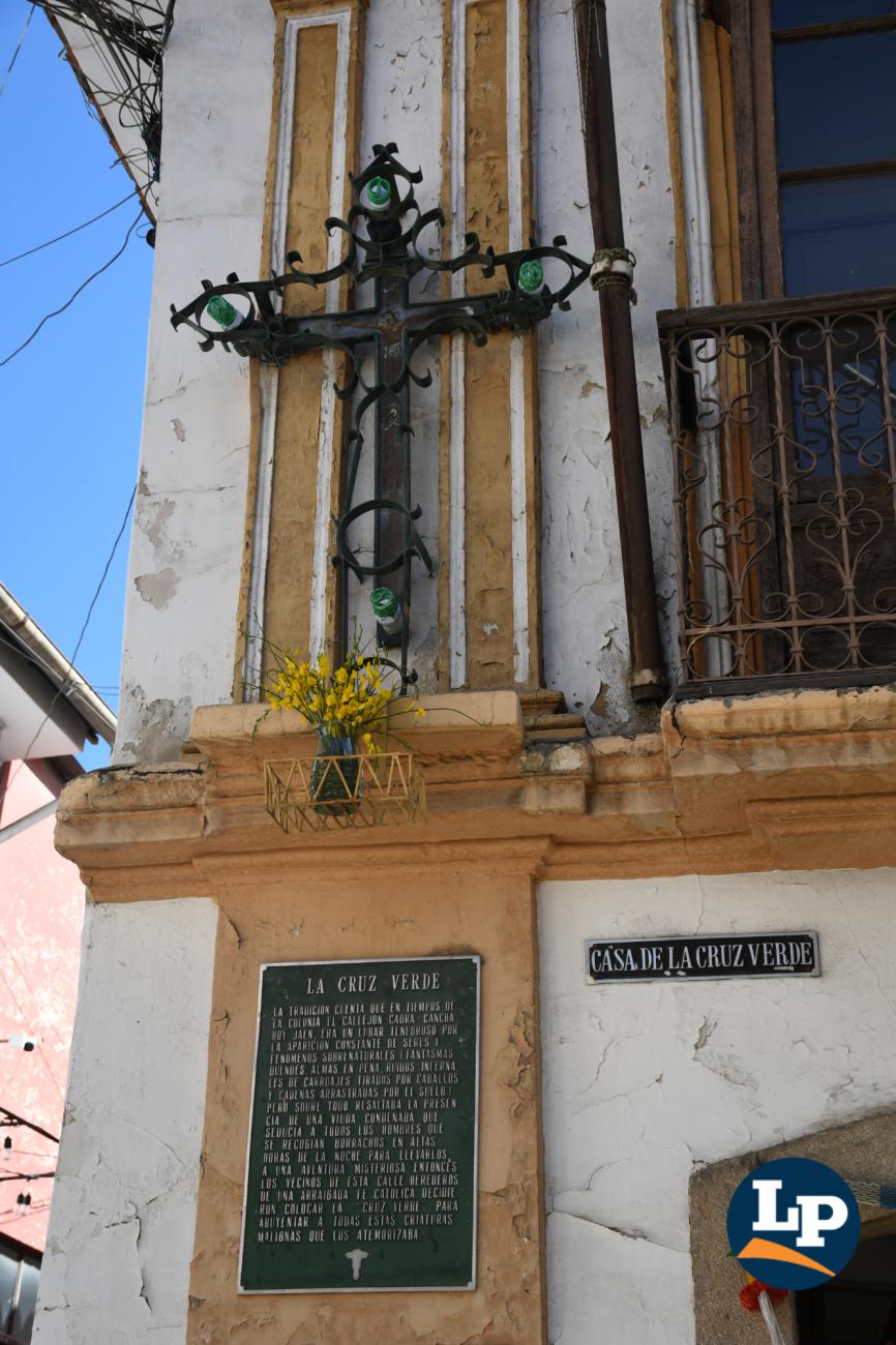 La leyenda de la cruz verde presente en la calle Jaén