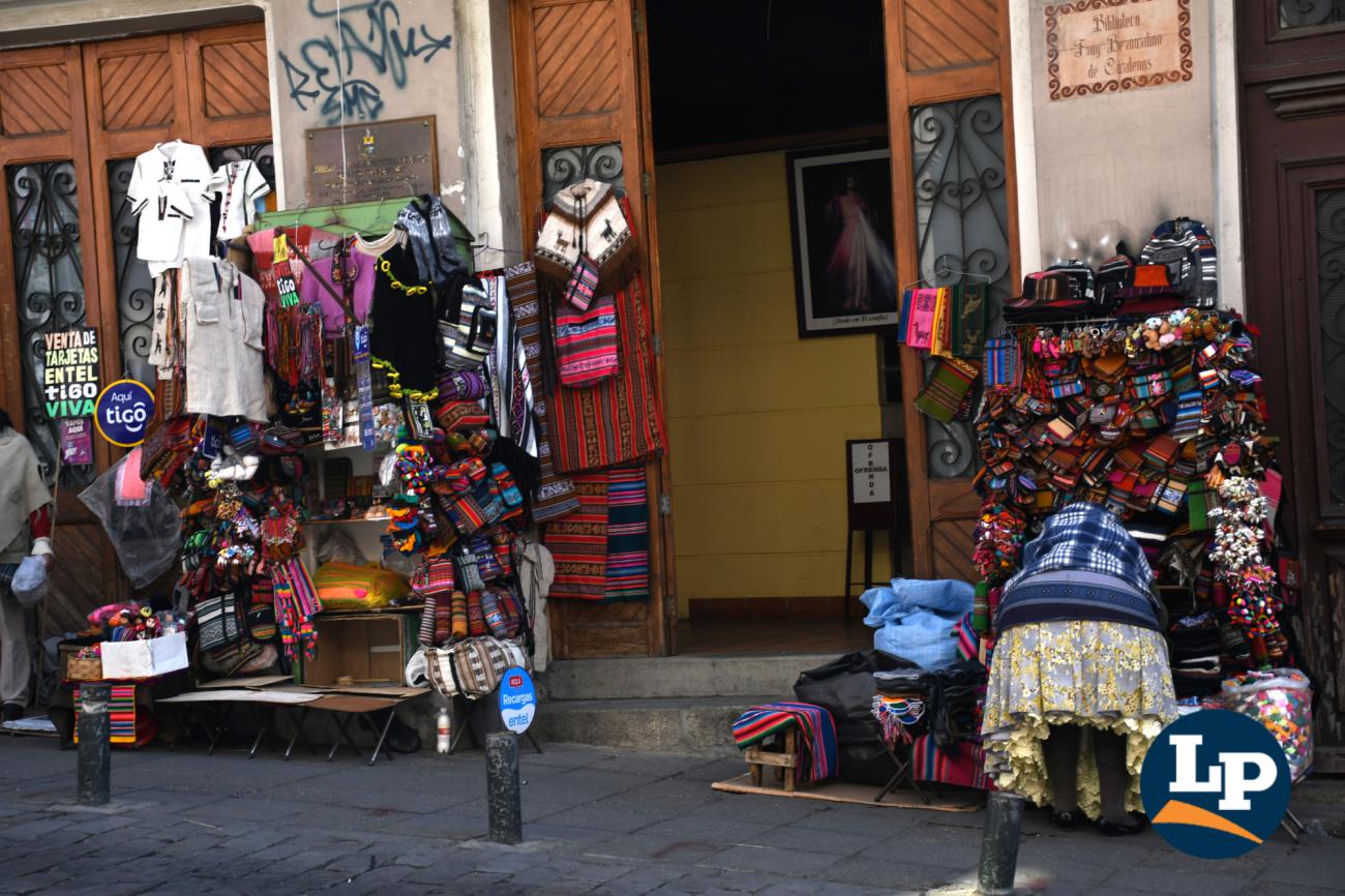 Las artesanías abundan en la calle Sagárnaga