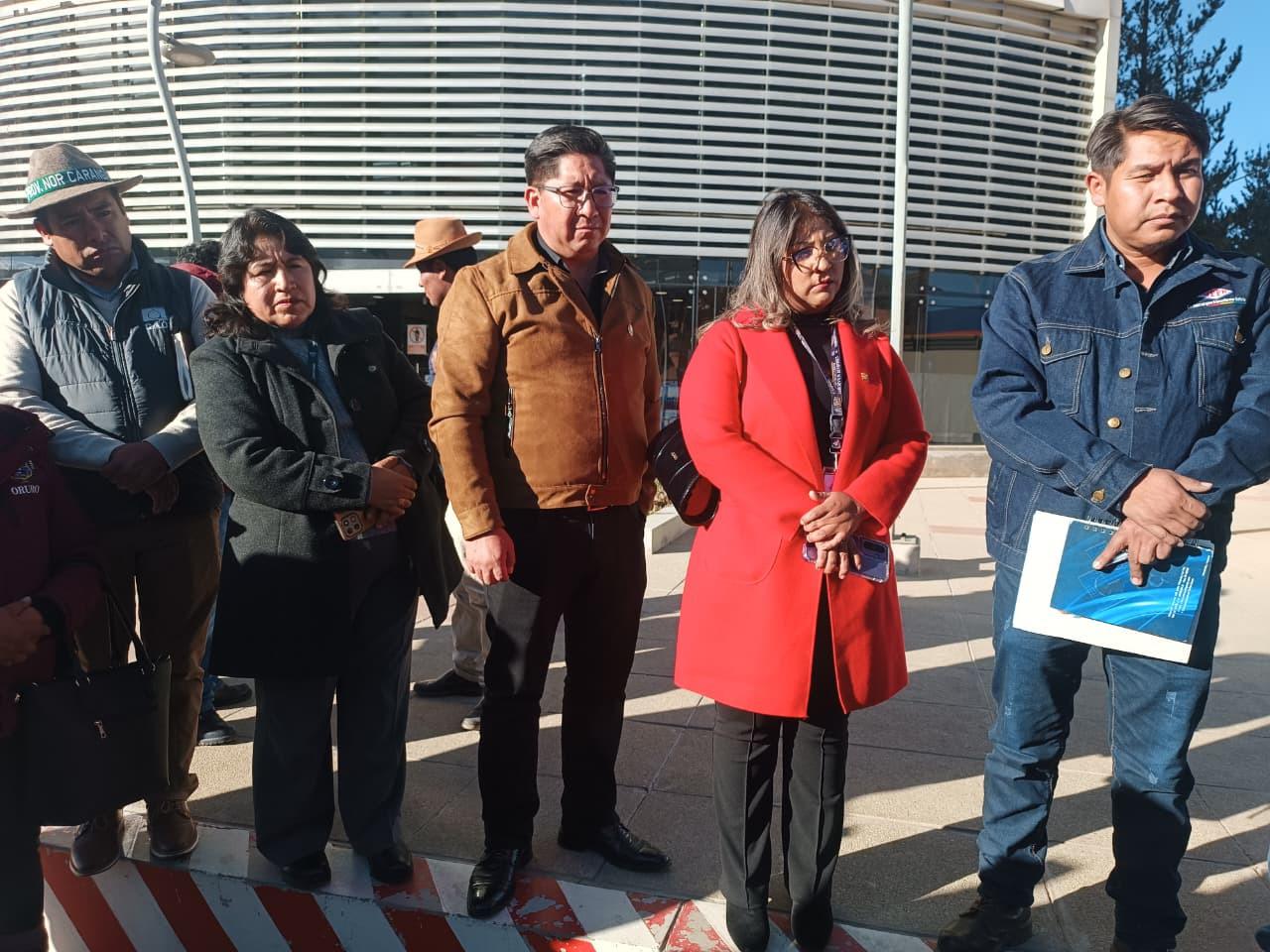 reunion de autoridades con responsables de YPFB