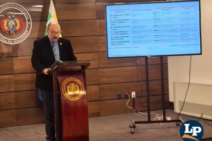 El Procurador General del Estado, Hugo León la Faye, en conferencia de prensa
