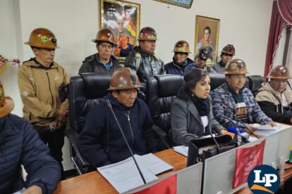 conferencia de prensa sobre irregularidades de Huanuni