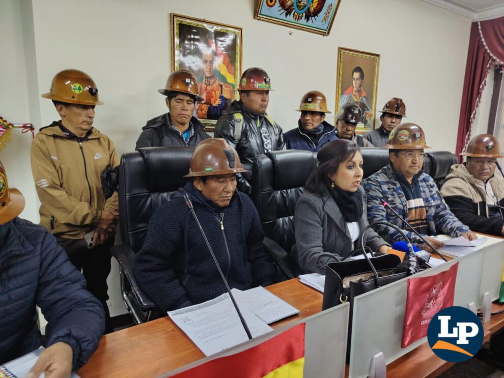 conferencia de prensa sobre irregularidades de Huanuni