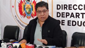 El director departamental de Educación de La Paz, Víctor Hugo Sirpa