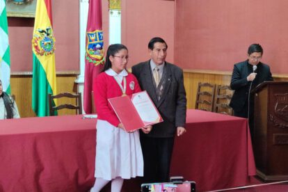 Scarleth Villegas recibió un reconocimiento
