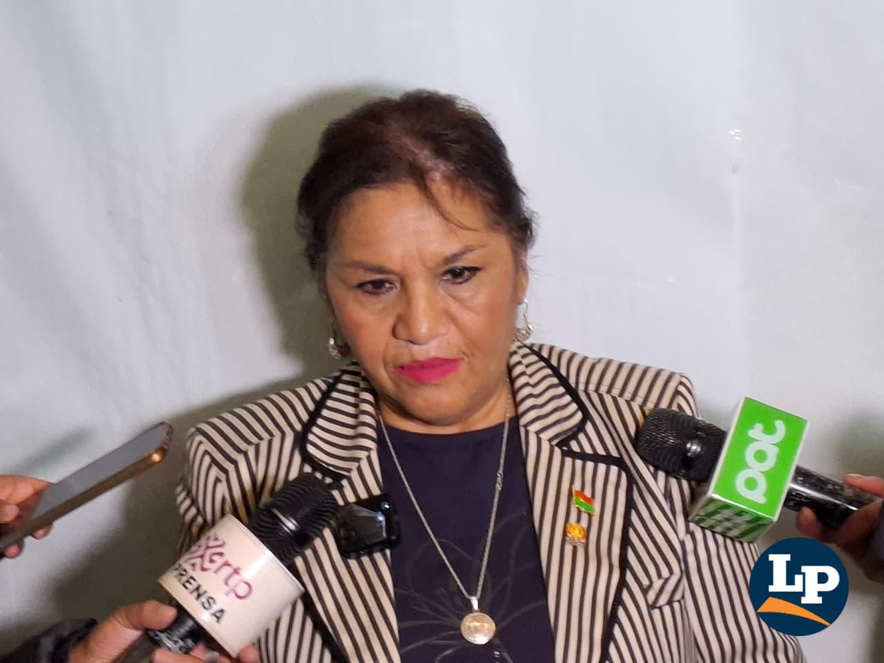 La diputada Jiménez en conferencia de prensa
