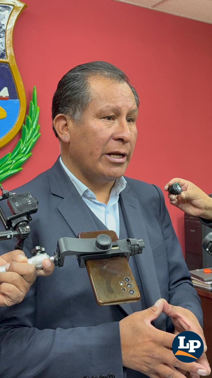 irector departamental de Educación de Oruro, Germán Cardozo