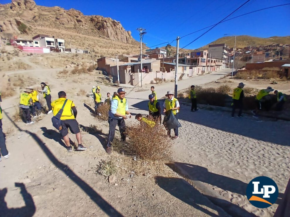 campaña de limpieza en Rumy Campana Oruro
