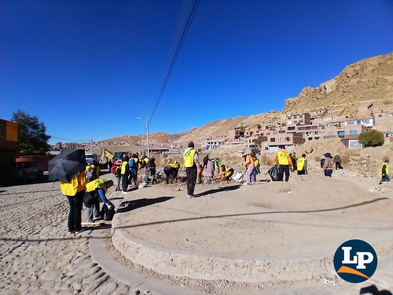 campaña de limpieza en Rumy Campana Oruro