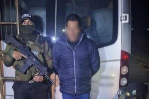 FELCN intercepta pasajero con cocaína en Oruro