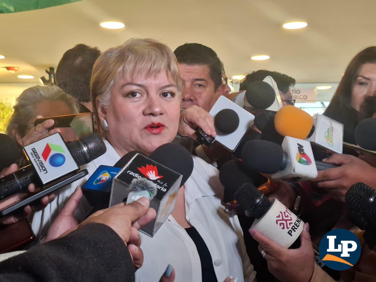 La diputada Patiño en conferencia de prensa
