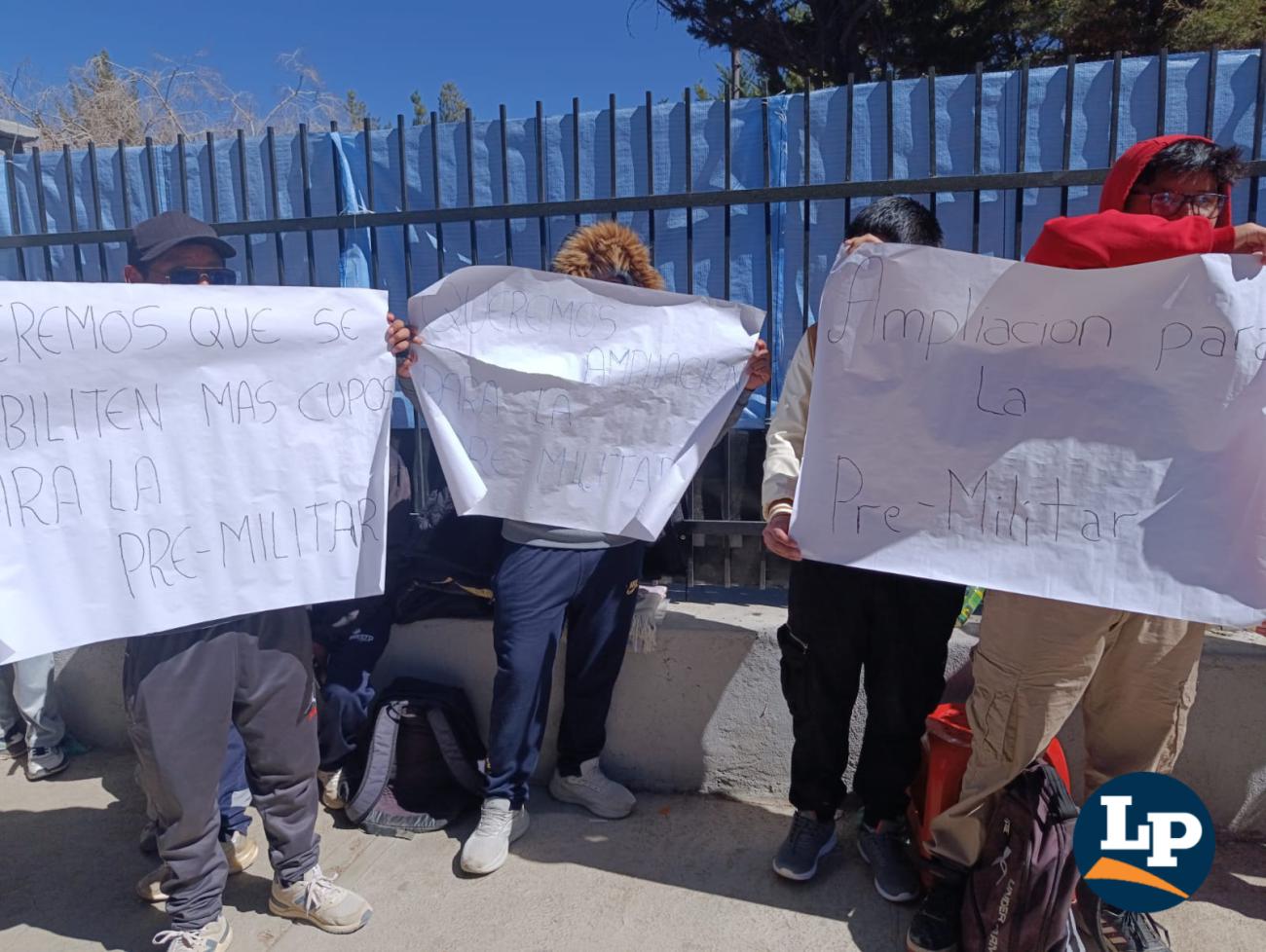 Padres de familia y estudiantes