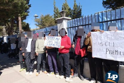 Padres de familia y estudiantes